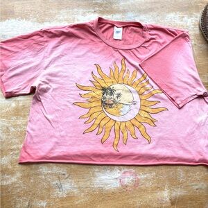 No Boundaries Pink Sun Graphic Crop Top